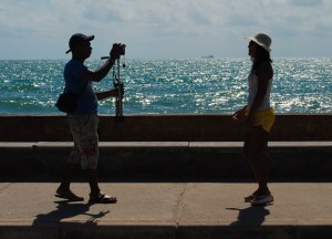 Avenida-Brasília-Formosa-Fábio-filmando-videobook-de-Débora-divulgacãoo-foto-Rachel-Ellis