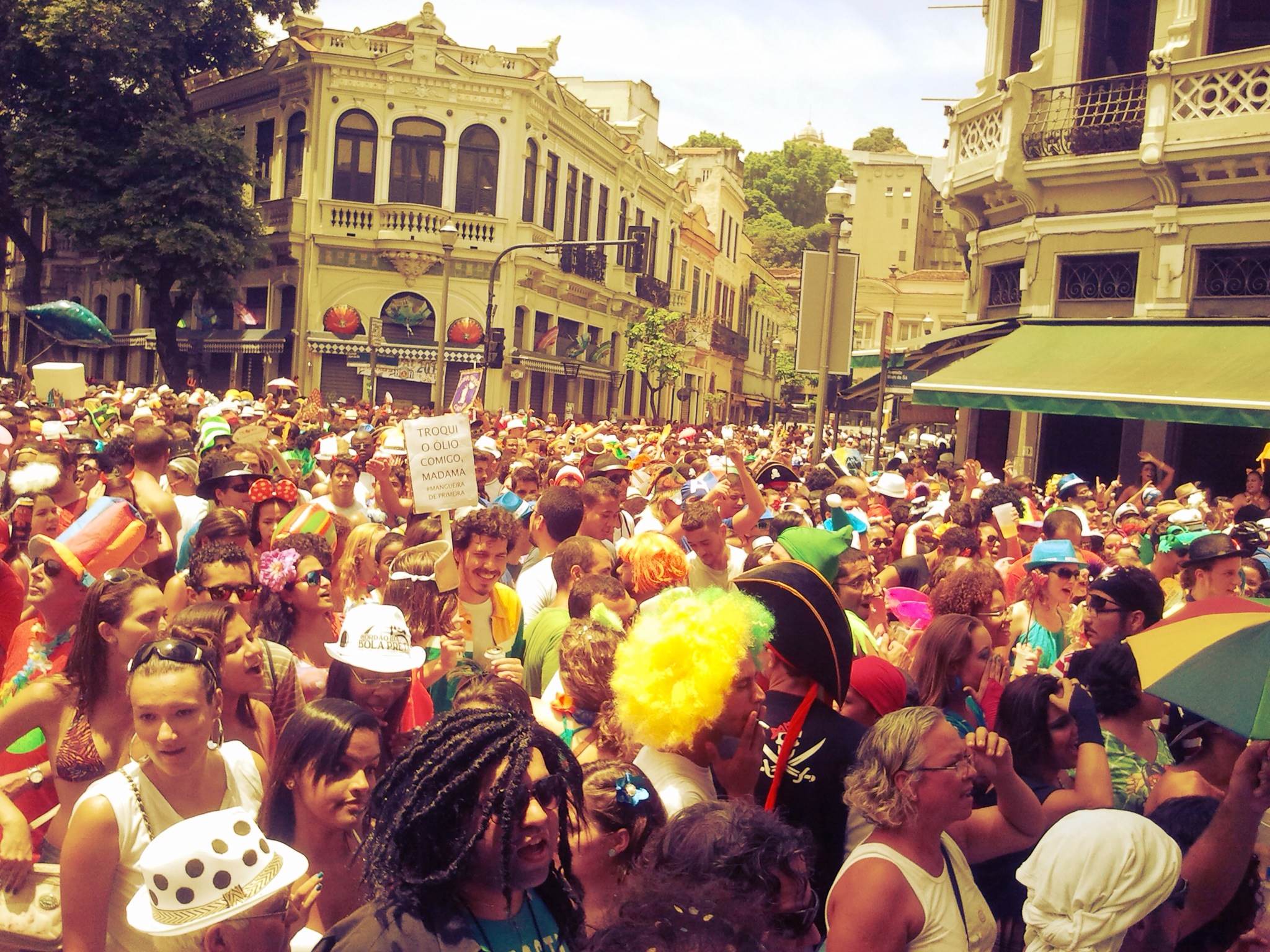 História & Outros Assuntos: “Carnaval de rua no Rio: que festa é essa?” –  Ouro de Tolo