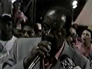 Jamelão durante o esquenta da Mangueira em 1986