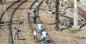 22jan2014---um-trem-descarrilou-no-comeco-da-manha-desta-quarta-feira-22-na-zona-norte-do-rio-de-janeiro-o-problema-afetou-todo-o-transporte-ferroviario-no-grande-rio-na-estacao-sao-francisco-de-1390392241760_956x500