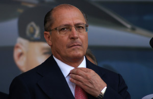 Alckmin entrega 50 veículos para a Rota