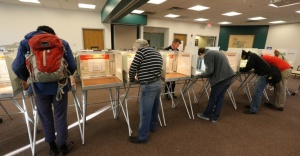 4nov2014---eleitores-votam-em-boulder-no-colorado-eua-os-americanos-vao-as-urnas-para-as-chamadas-eleicoes-de-meio-de-mandato-ja-que-o-pleito-presidencial-sera-so-no-final-de-2016-eles-irao-1415128080705_956x500