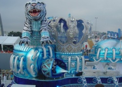 Bodas de Prata – 2005: Império desbanca favoritas e leva primeiro título; Gaviões e Peruche reagem imperiocasaverde2005
