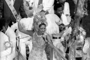 FOTO-22PORTELA1975DESFILECLARA-NUNES-PUXA-O-SAMBA