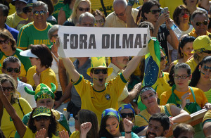 br-protesto-12-abril-dilma-rousseff01