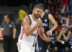 Com a raça de Olivinha, Flamengo mantém a liderança no NBB olivinha 2