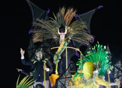 Mangueira entra no páreo pelo título e Tuiuti faz crítica histórica tuiuti2018