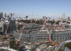 Começa a contagem regressiva para Tóquio 2020! (parte 2) This photo shows the new National Stadium under construction at Shinjuku Ward, Tokyo on Jan. 4, 2018. 2020 Tokyo Olympics and Paralympics will be held the first Olympic Games in 56 years since 1964. ( The Yomiuri Shimbun via AP Images )